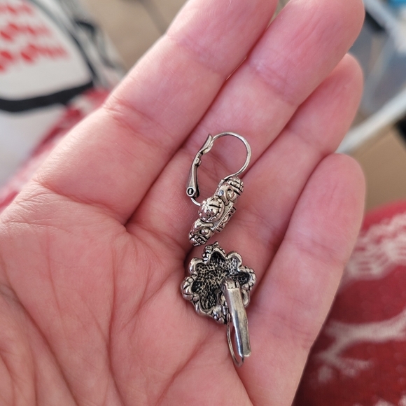 Silver tone tribal earrings - Picture 3 of 4